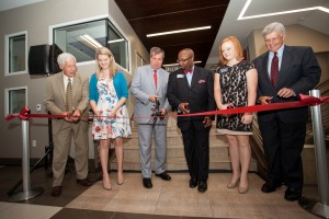 (From left to right) Belmont President Bob Fisher, student Bethany Reilly, Nashville Mayor Karl Dean, Dean of Students Jeffrey Burgin, Two Oaks Residence Director Shanna Carmacks and Board of Trustees Chairman Marty Dickens cut a ribbon at the grand opening of Two Oaks Hall.